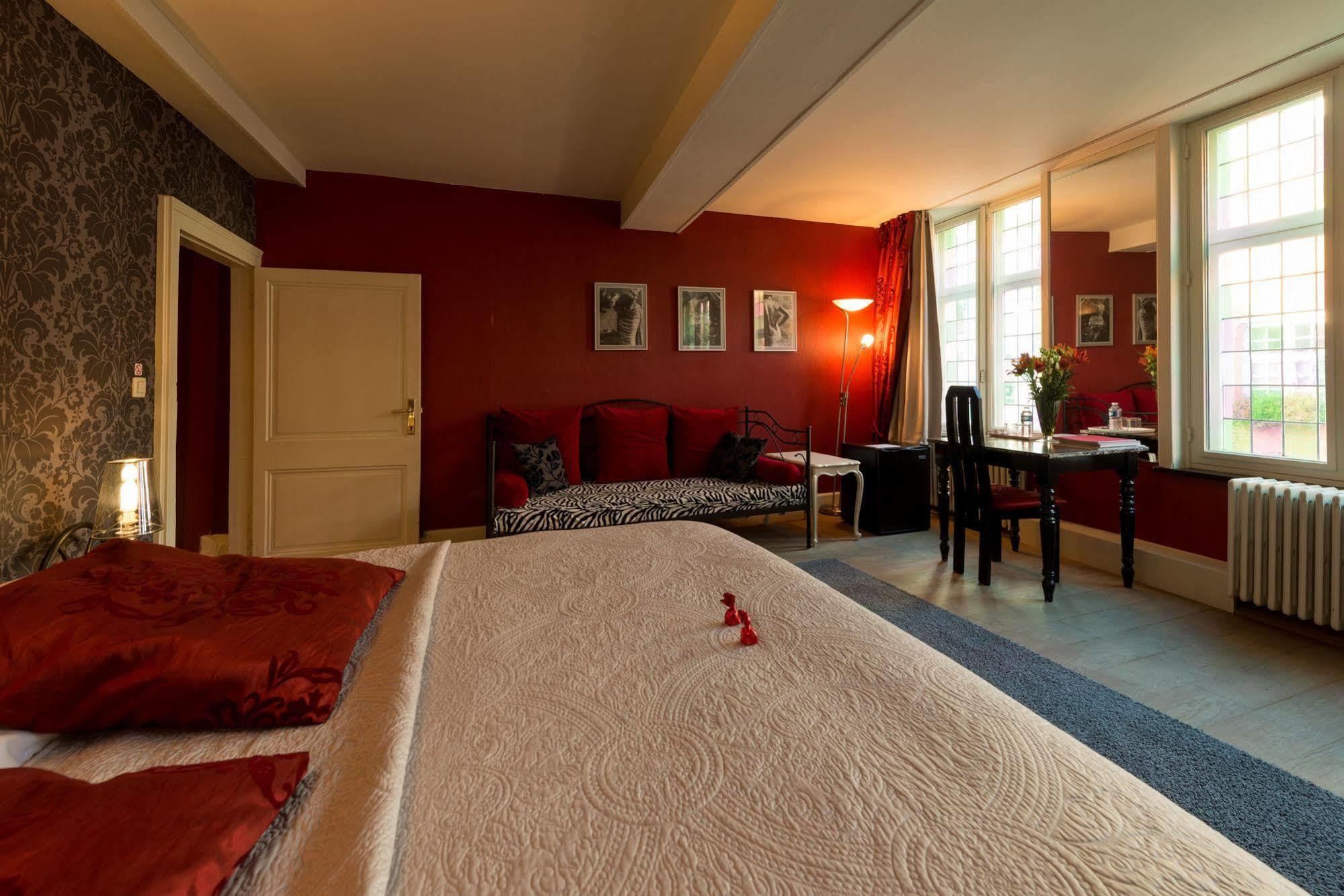 Next Door Bed & Breakfast 4*