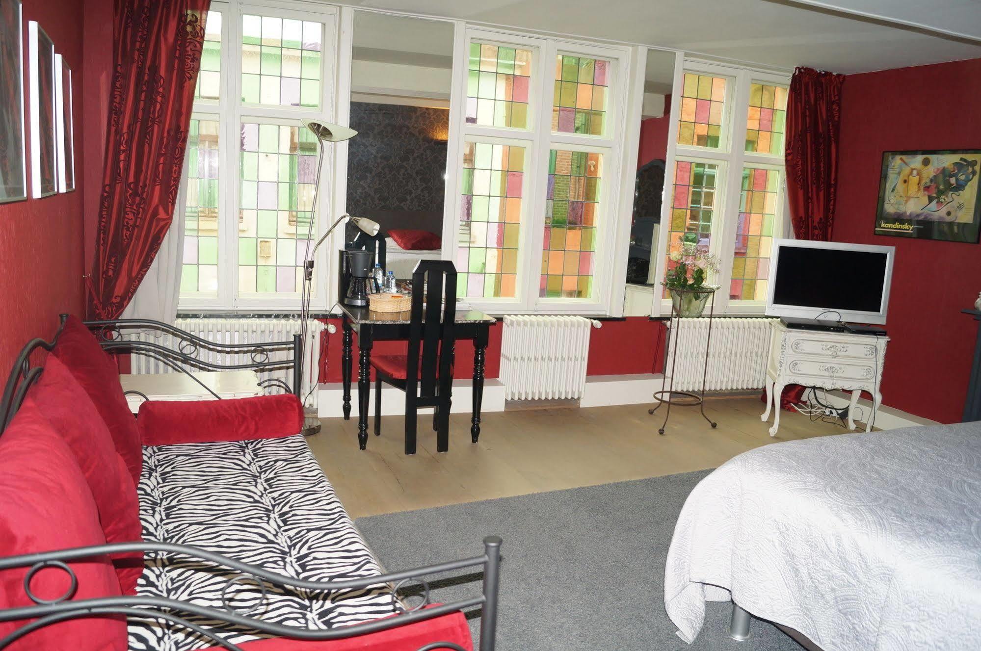 Next Door Bed & Breakfast 4*
